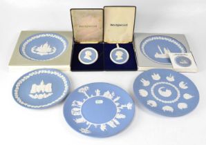 A good quantity of Wedgwood collectors' items to include jasperware Christmas plates, embossed