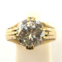 A gentlemen's gold and diamond ring, the claw set diamond approx. 3.5ct, diameter approx. 9.6mm,