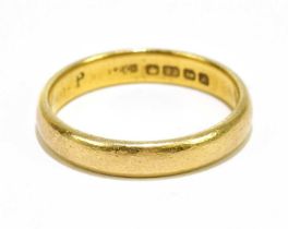 A 22ct gold wedding band, size Q, approx. 5.5g.