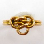 A 9ct gold puzzle ring, size K, approx. 2.4g.