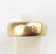 A 14ct wedding band, size O, approx. 5.4g.