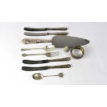 A small mixed lot of silver, comprising a thimble, napkin ring, two teaspoons, fork, a set of four