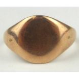 A 9ct rose gold gentlemen's signet ring, size T, approx. 4.48g.