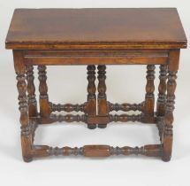 A reproduction oak short gateleg coffee table with flip-over top and turned supports, 52 x 60.5 x