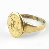 A 9ct rose gold signet ring with engraved initials 'WH', size R, approx. 2.6g.