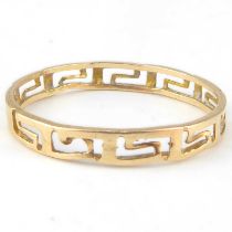 A 14ct gold band ring with open Greek key design, size S, approx. 1g.