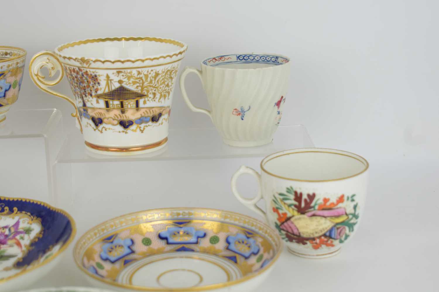A collection of late 18th and 19th century porcelain teaware, to include a Herculaneum porcelain cup - Image 6 of 8