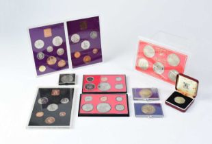 A small mixed lot of coins, including a cased proof set 'Her Majesty Queen Elizabeth The Queen