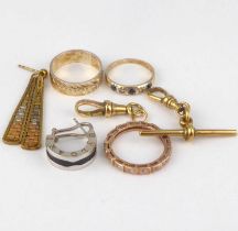 Various items of gold and silver jewellery, to include three gold tone silver rings, a pair of