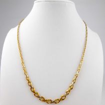 An Italian two-tone 18ct gold necklace with lobster claw clasp, graduated links, length 43cm,