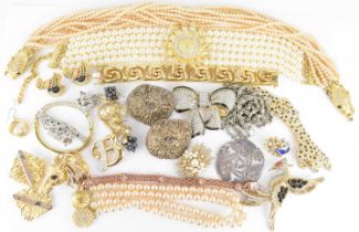 A quantity of vintage and contemporary costume jewellery, to include brooches, earrings, chokers,