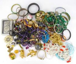 Various items of modern and vintage costume jewellery, to include many malachite items, necklaces,