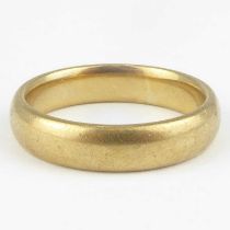 A heavy 9ct gold wedding band, size T, approx. 6.7g.