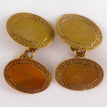 A pair of 9ct gold oval cufflinks united with chain, combined approx. 3.8g.