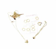 Various items of 9ct and other gold jewellery to include a heart-shaped ropetwist ring, brooches,