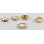 A 9ct gold gentleman's ring set with small diamonds, with four further 9ct gold rings (one af)