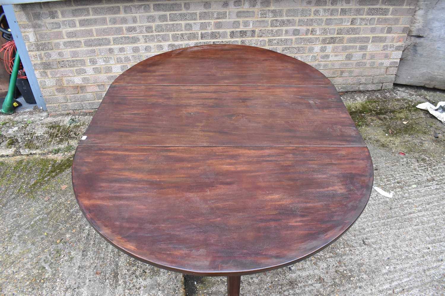 A Georgian mahogany oval drop-leaf table on square gateleg supports. - Image 2 of 3