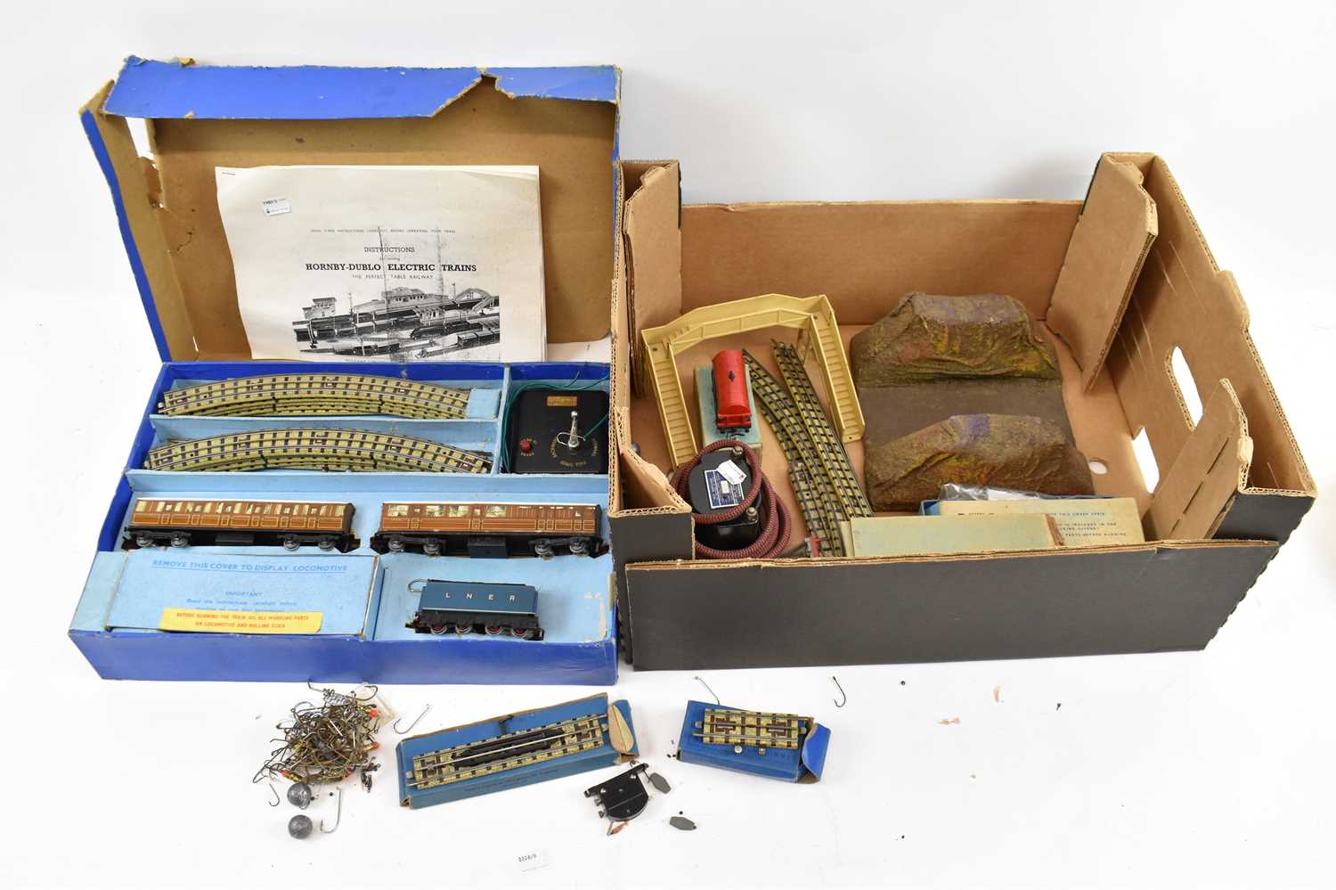 A boxed Hornby Dublo electric train, also further Hornby railway items including track, a bridge, - Image 2 of 4