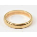 A 9ct yellow gold wedding band, size N, approx 2.9g.