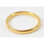 A 22ct yellow gold wedding band, approx 2.4g.