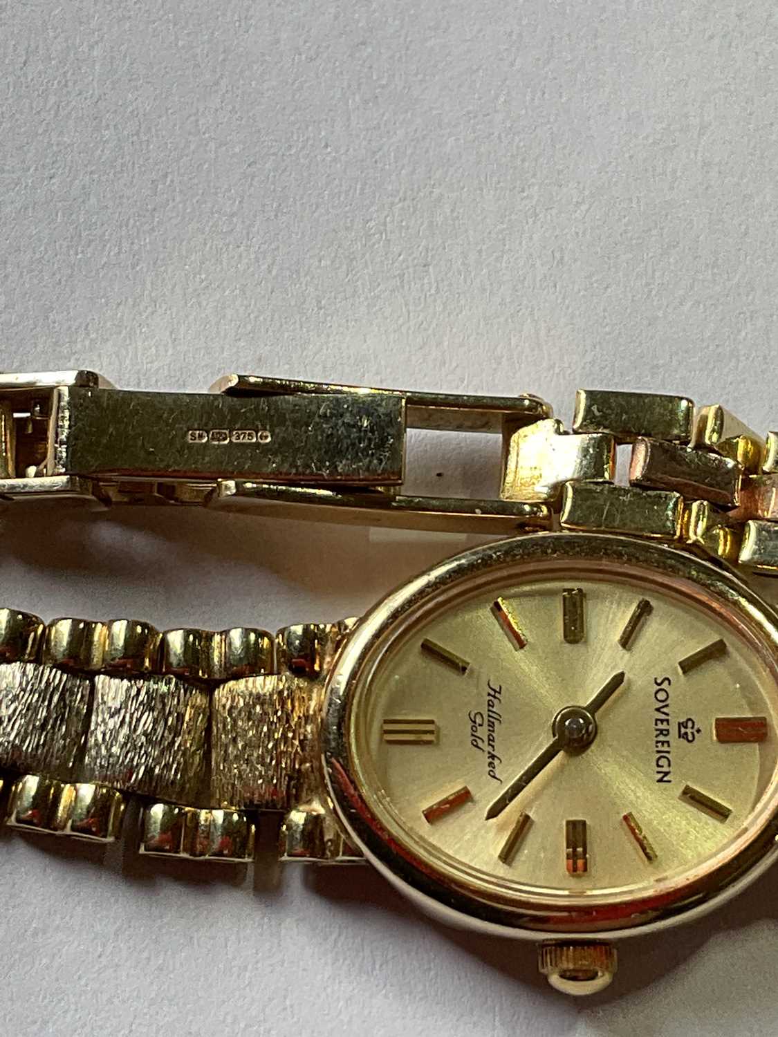 AVIA; a lady's vintage 9ct yellow gold wristwatch with 9ct gold bracelet, combined 10g, three - Image 10 of 10