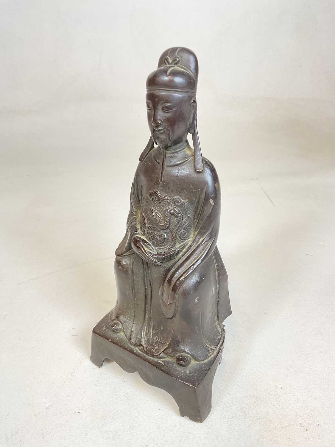 A rare 16th/17th century Chinese Ming Dynasty bronze figure of a seated court official, height 25. - Image 4 of 12