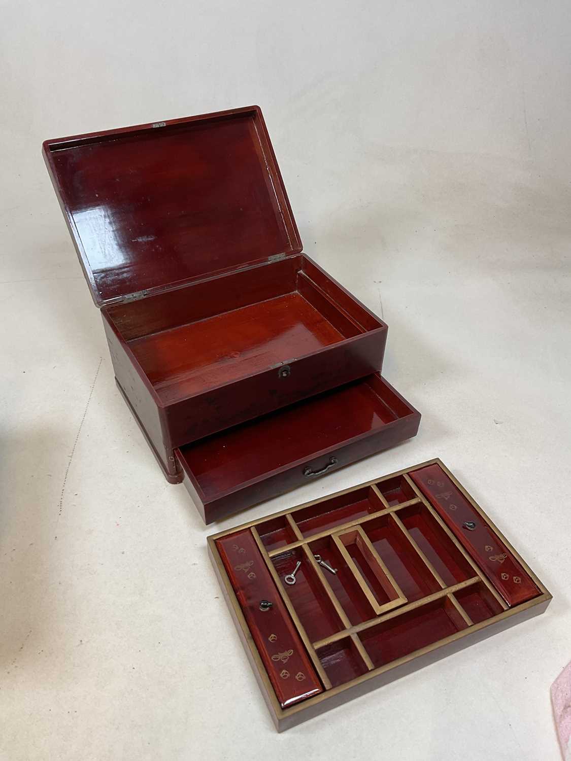 An early 20th century Japanese red lacquered and painted writing slope with hinged interior and - Image 9 of 10