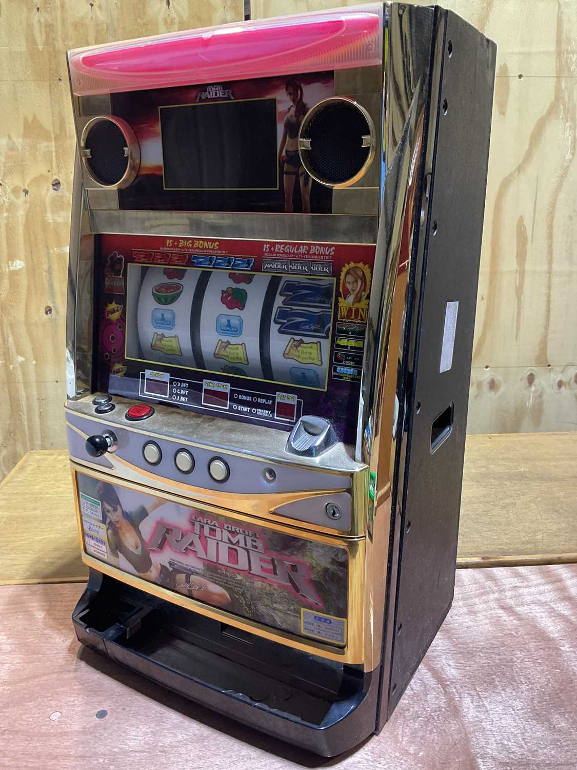 A Tomb Raider fruit machine. - Image 5 of 7