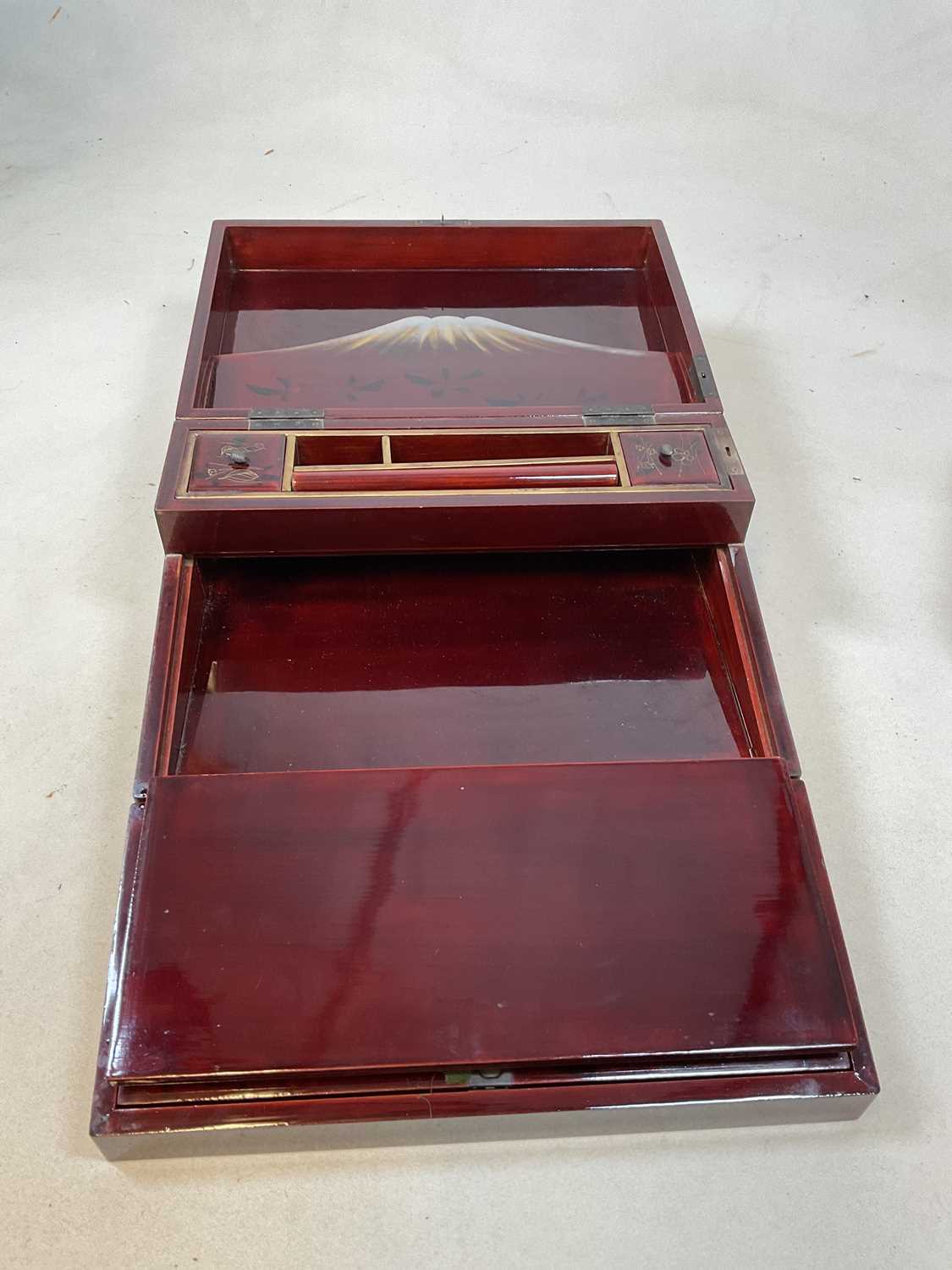 An early 20th century Japanese red lacquered and painted writing slope with hinged interior and - Image 4 of 10