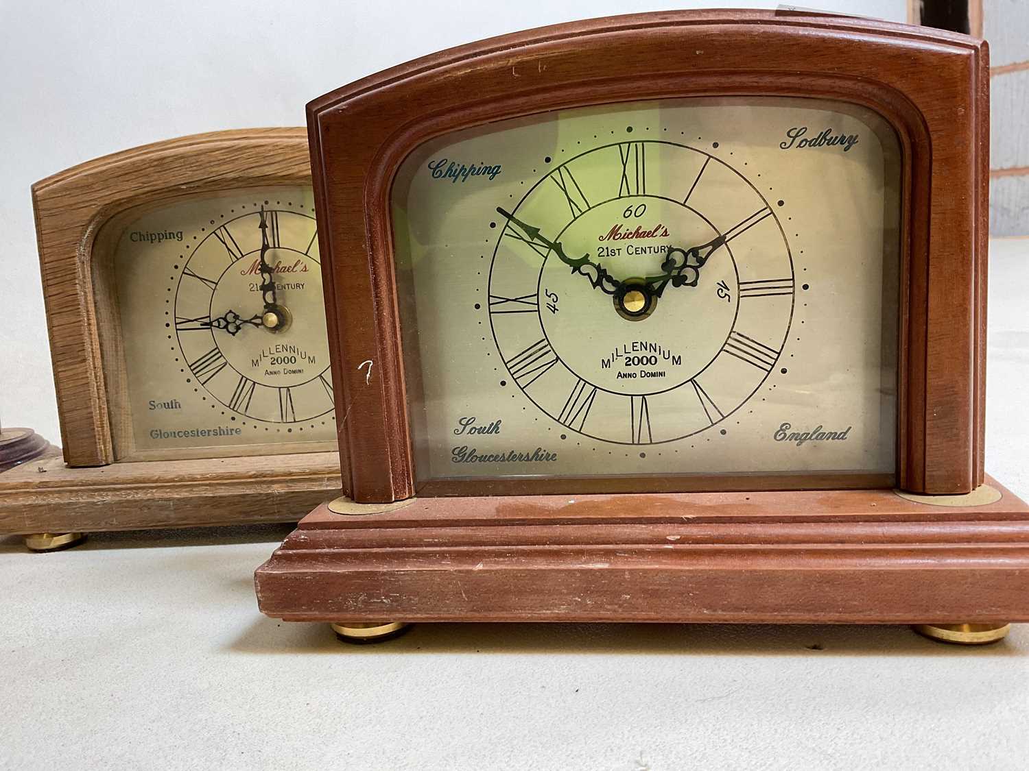 Four small battery operated Michaels 21st Centuty Millenium 2000 clocks. Hand built at the Old - Image 3 of 6