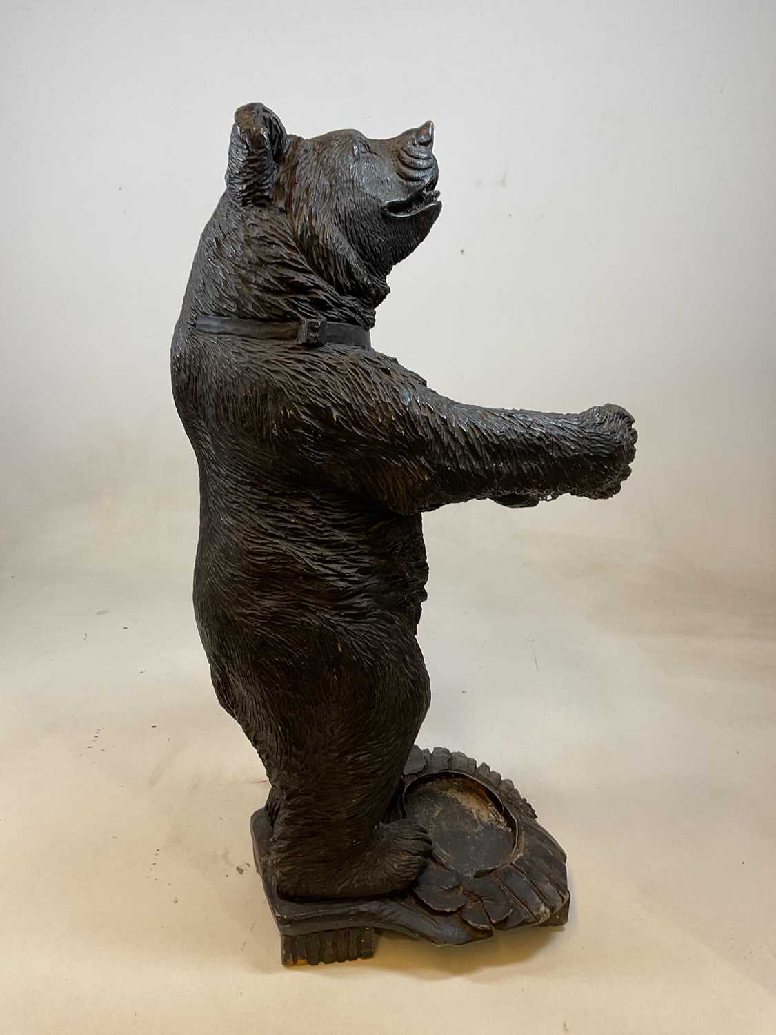 A resin Black Forest style bear stick stand, height 90cm. - Image 4 of 7