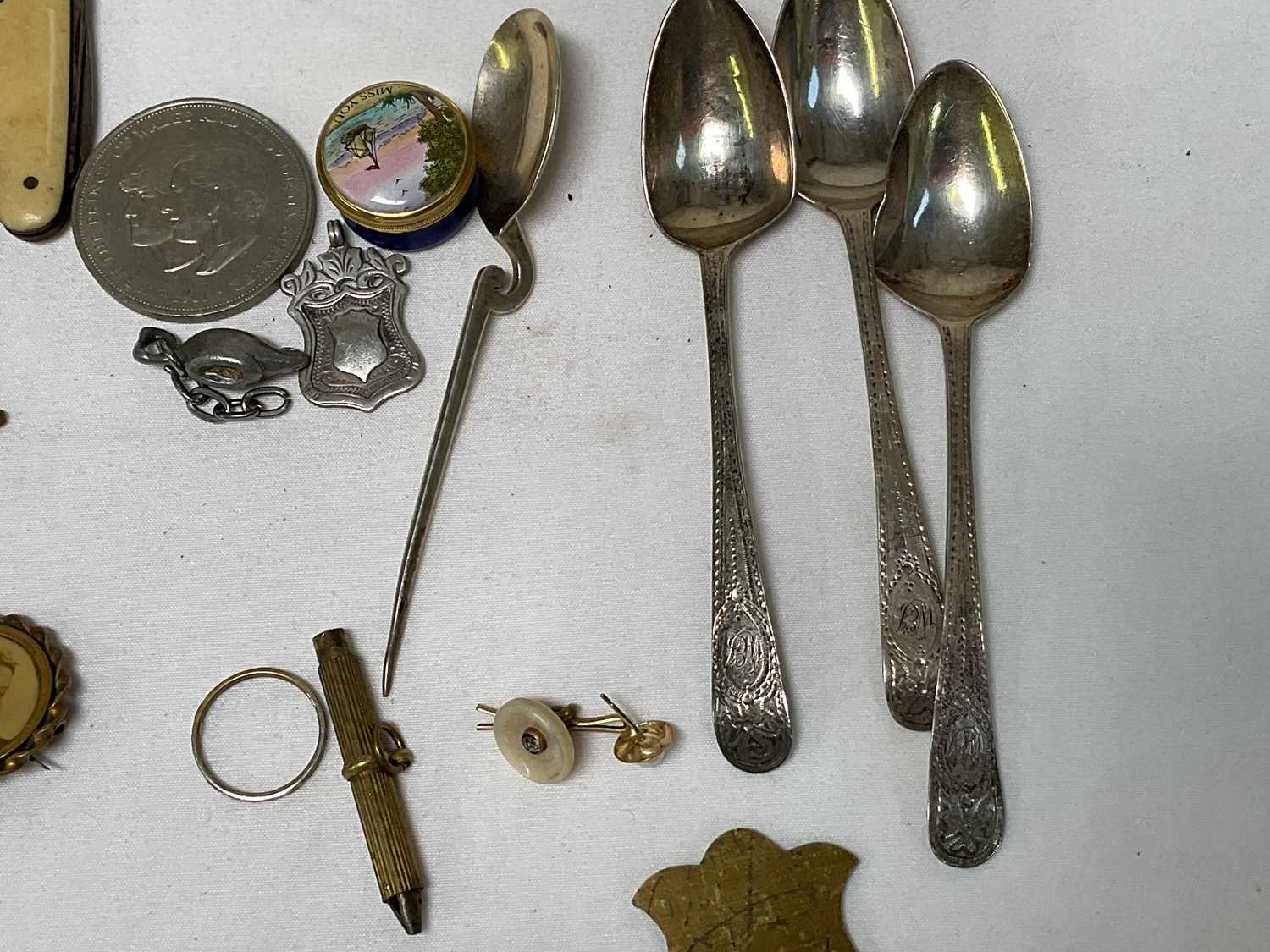 A collection of miscellaneous items to include four silver hallmarked spoons, gold and silver items, - Image 16 of 19