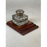 HENRY & ARTHUR VANDER; an early 20th century silver mounted cut glass inkwell of large
