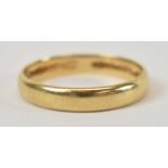 A 14ct yellow gold wedding band, size M, 2g.