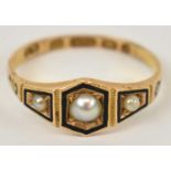A 15ct yellow gold mourning ring set with three small pearls, size N, approx 2g.