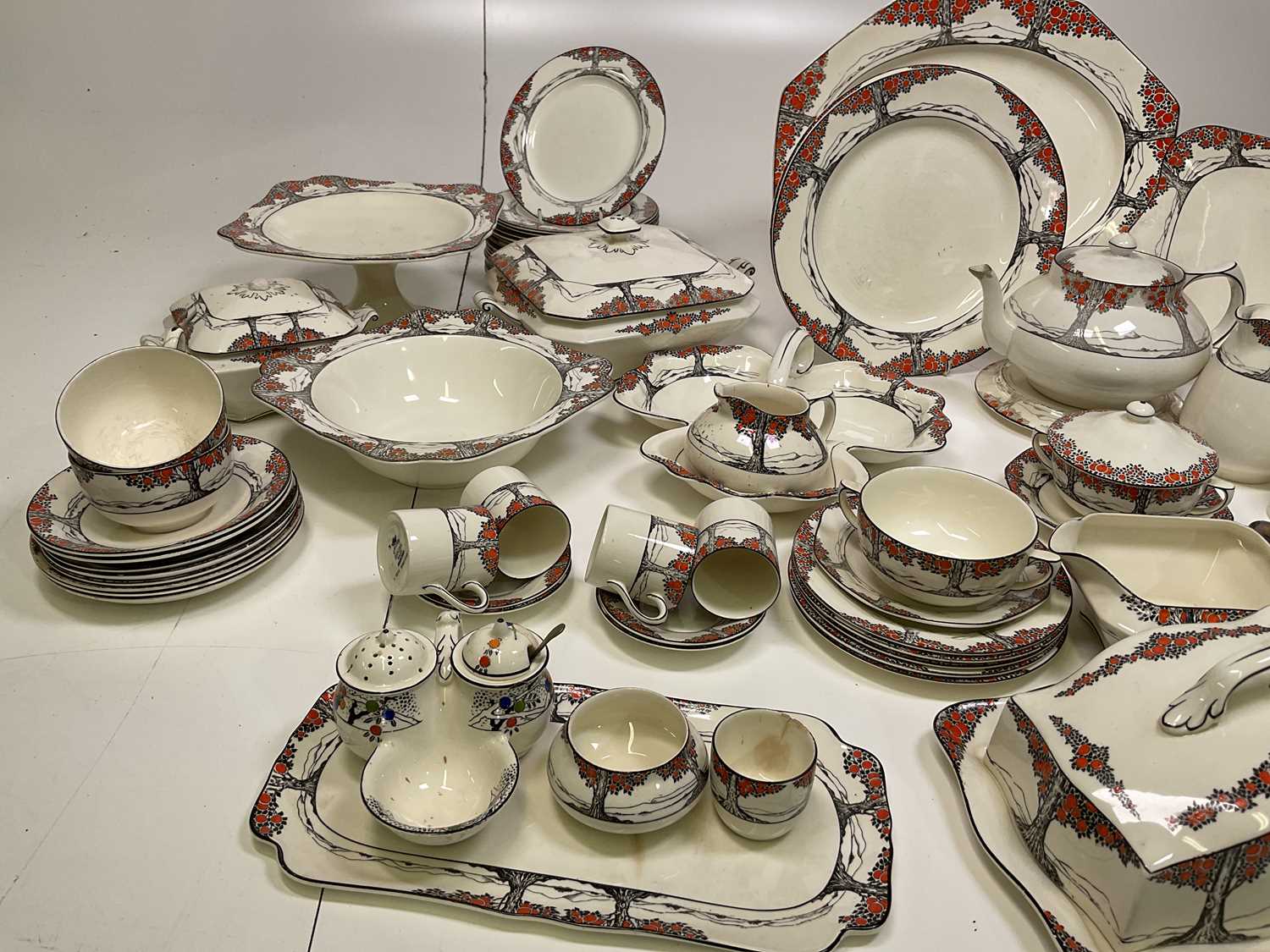 CROWN DUCAL; a large quantity of 'Orange Tree' table ware including square sectioned lidded - Image 4 of 5