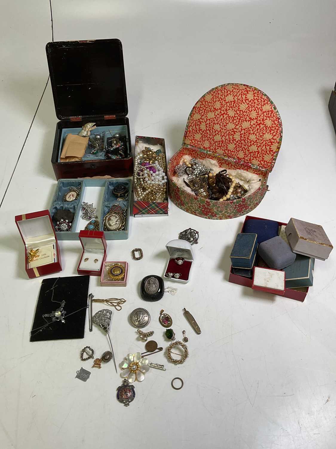 A large collection of costume jewellery, including Victorian brooches, rings, various pendants, etc.