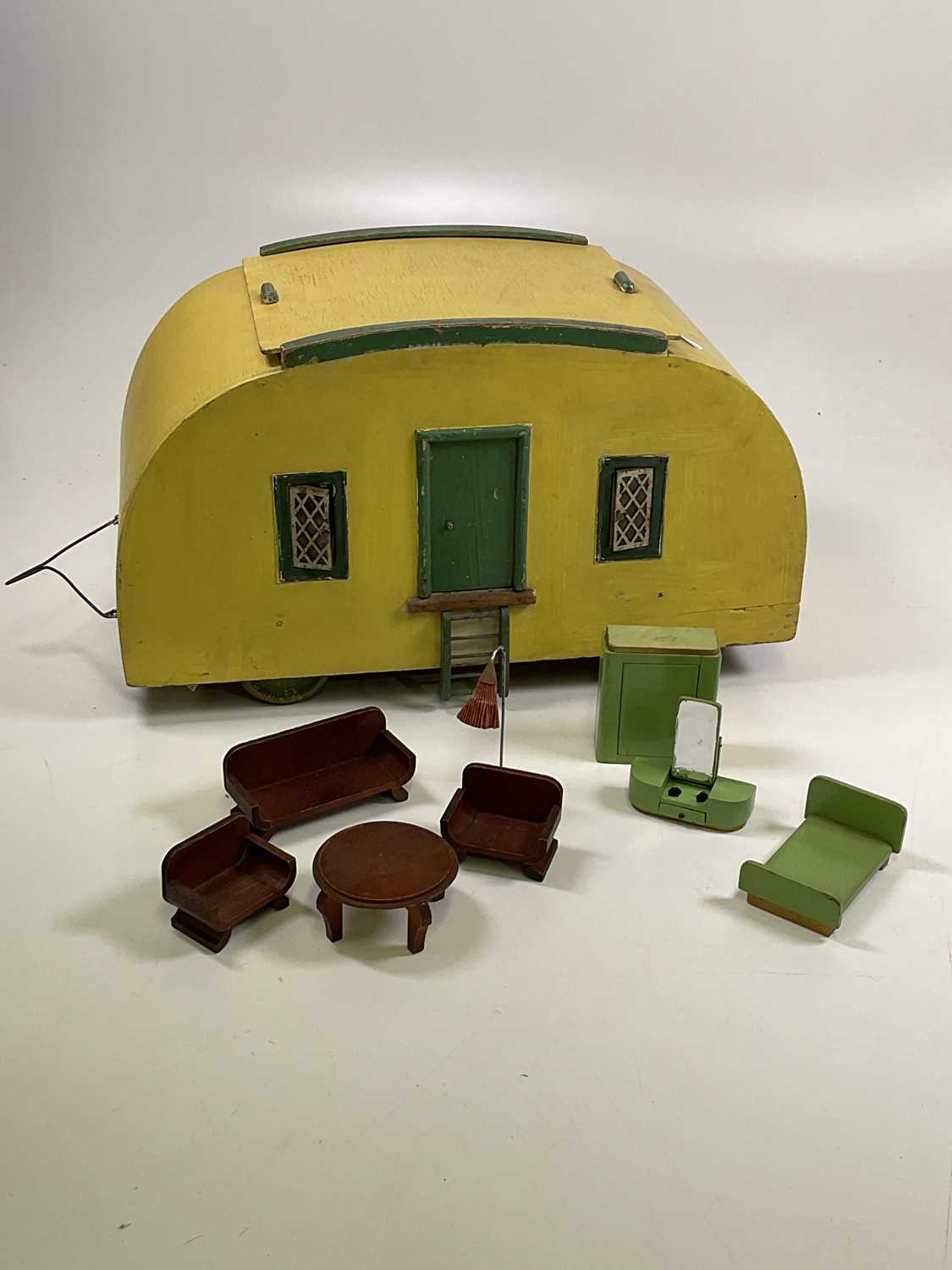 ATTRIBUTED TO TRI-ANG; a cream and green 1950's caravan with two small opening windows on one side - Image 6 of 6