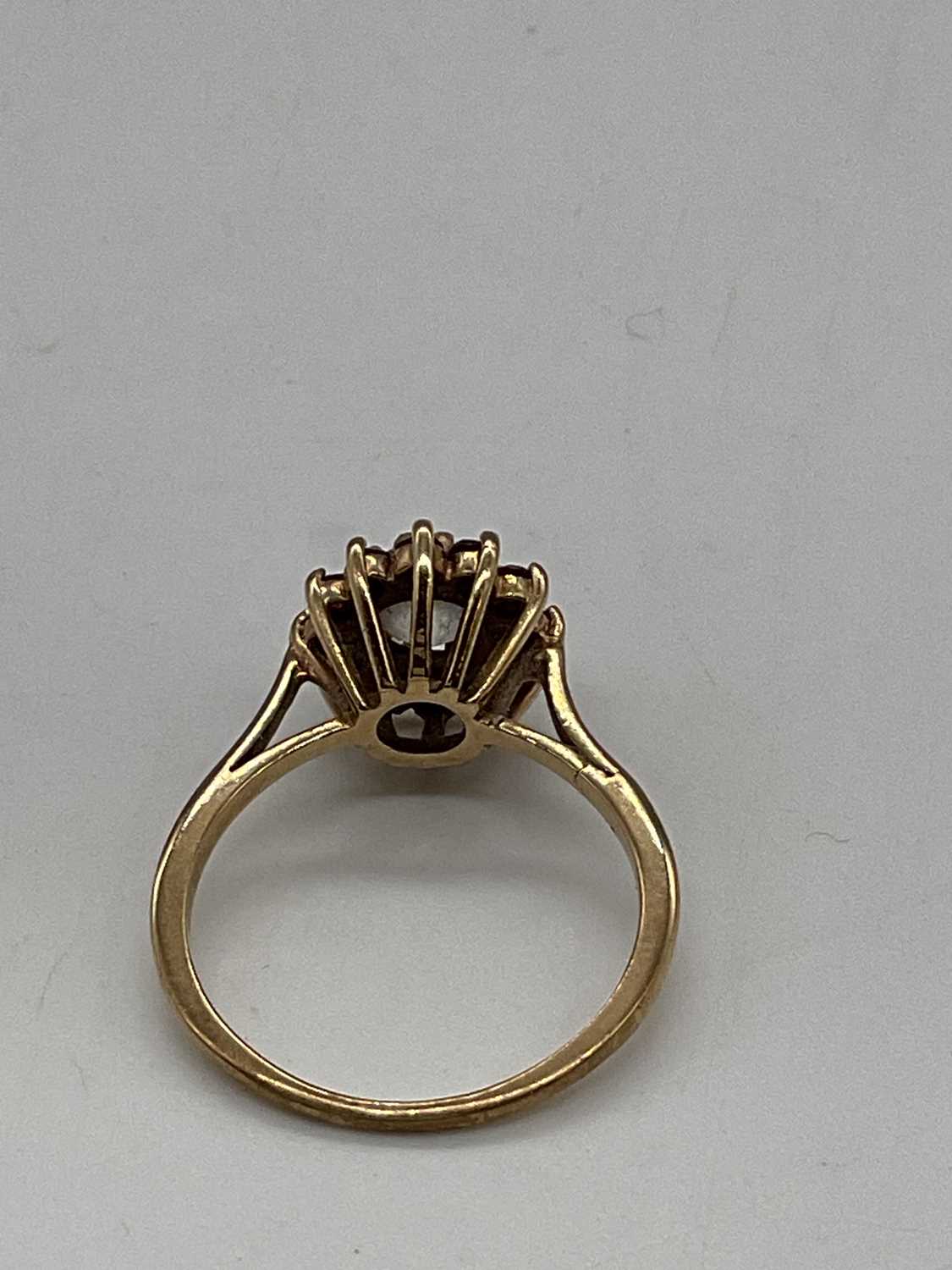 A 9ct yellow gold dress ring, size O, approx. 3g - Image 3 of 3