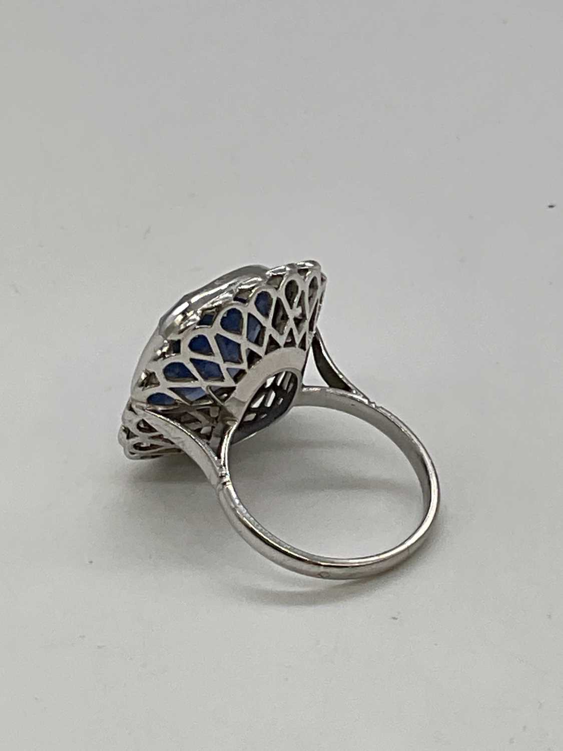 An important French 1920s Art Deco platinum cornflower blue sapphire and diamond ring, the central - Image 5 of 6