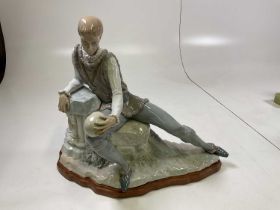 LLADRO; Prince Hamlet figure, length 50cm, height 45 cm, (af). Dimensions: 50 x 45 cms