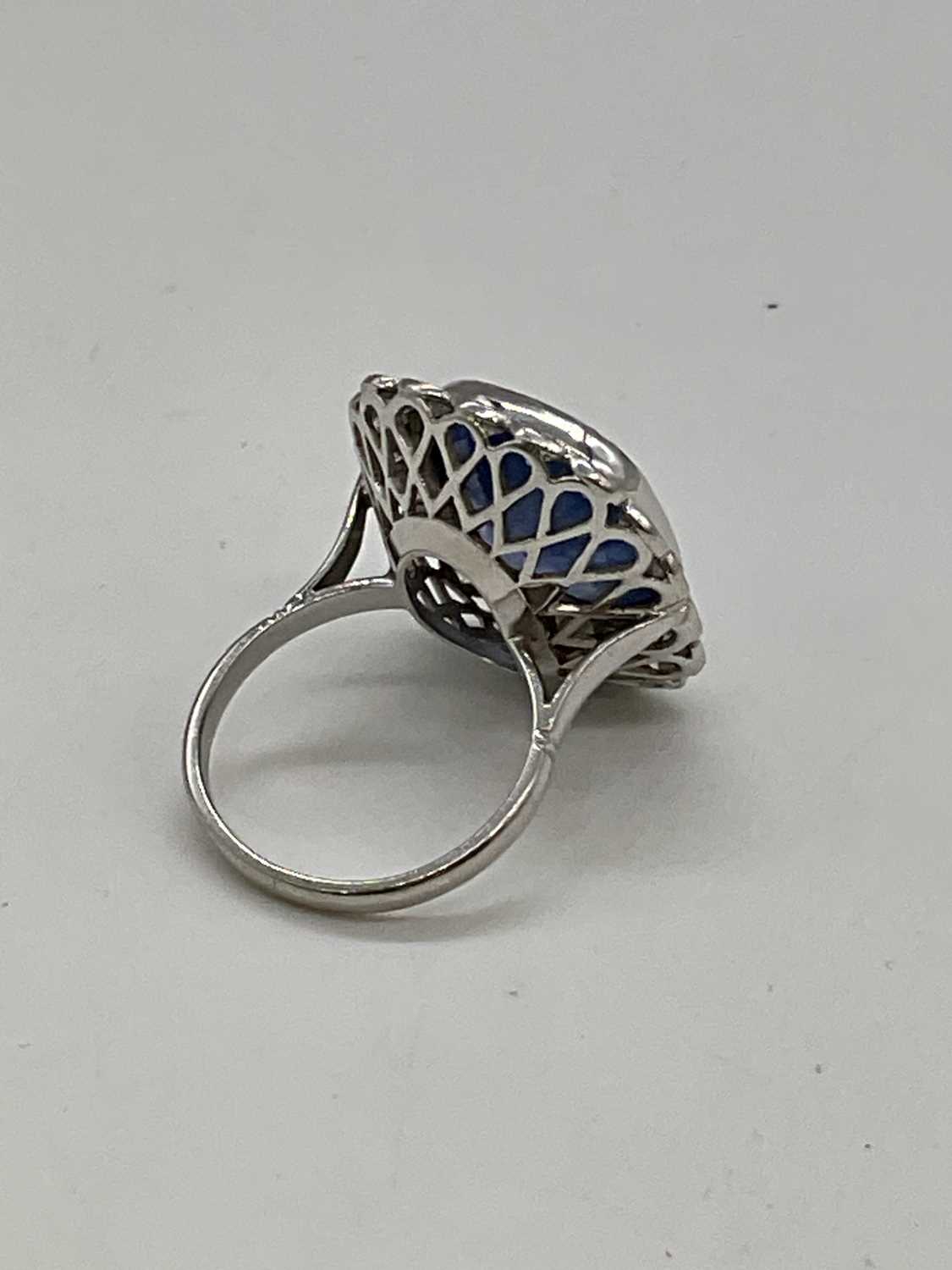 An important French 1920s Art Deco platinum cornflower blue sapphire and diamond ring, the central - Image 4 of 6