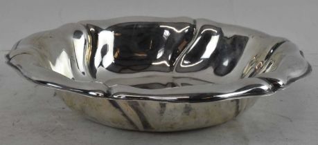 A German 835 grade silver bowl, diameter 22.5cm, approx. 5.7ozt/180g.