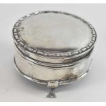A George V hallmarked silver trinket box, Birmingham 1910.
