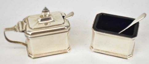 MAPPIN & WEBB; two George V hallmarked silver condiment pots, Birmingham 1928, combined approx. 2.
