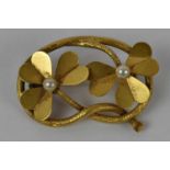 A 15ct yellow gold flower brooch set with two small seed pearls, approx. 3.4g.