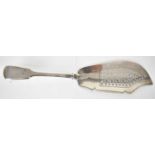 A William IV hallmarked silver fish server, London 1831, approx. 4.5ozt/140g.