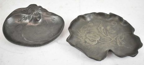 Two small pewter Art Nouveau dishes, largest width 16cm (2).