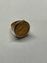 A George V 1913 full sovereign in yellow metal ring mount, size X, approx 15.7g.