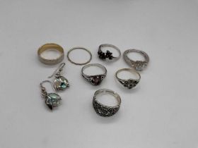 A 9ct yellow gold and silver tipped dress ring, approx. 1.7g, various silver rings and a pair of